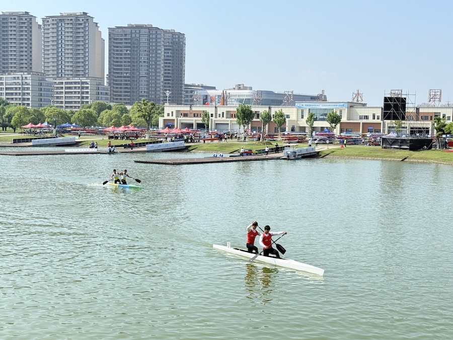全国皮划艇静水锦标赛南昌开赛 800名健儿逐浪瑶湖